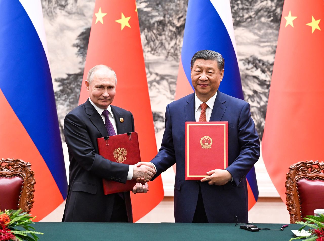 Putin has found an idea for the sanctions. He wants to sell oil and gas to China.
