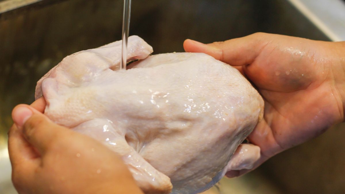 Czy należy myć mięso?