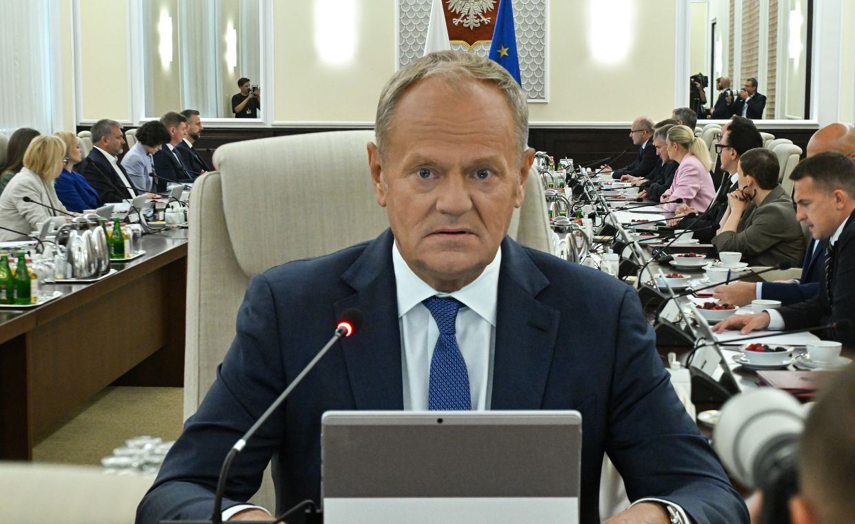 Rząd Tuska w kryzysie: CBOS ujawnia rekordowy spadek poparcia i negatywne oceny gospodarki