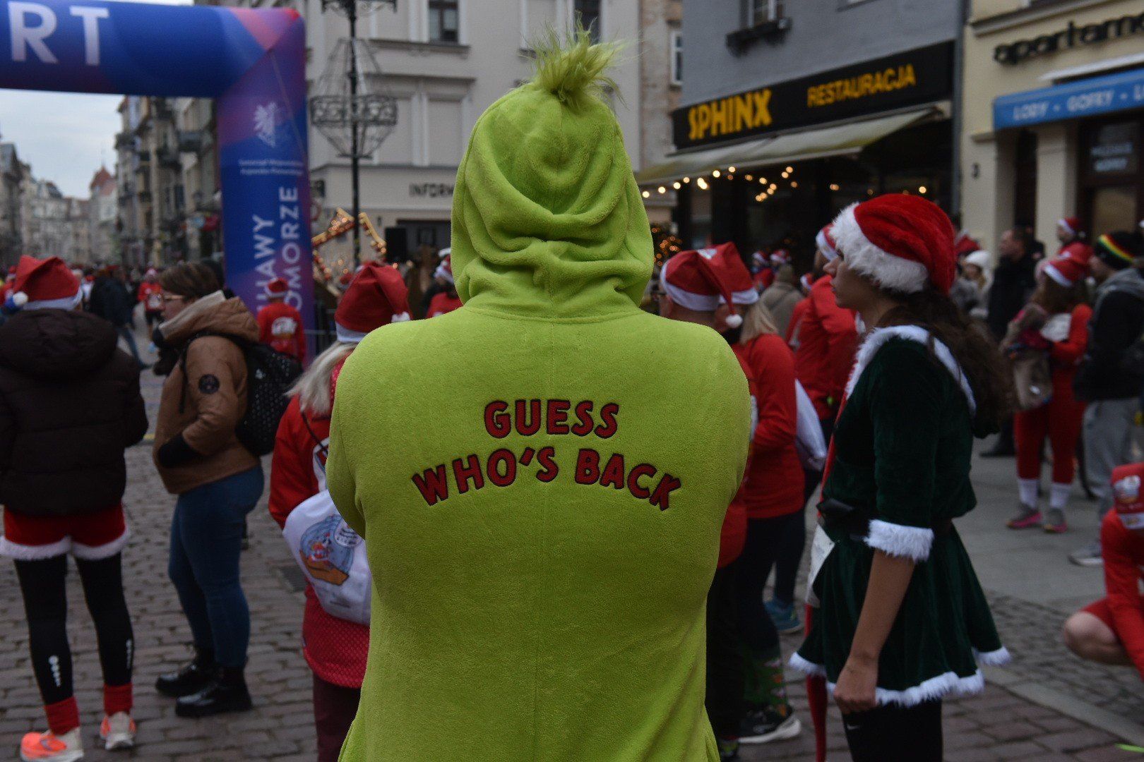 Bieg Świętych Mikołajów w Toruniu wystartował z centrum miasta