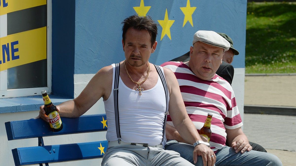 Piotr Pręgowski (pierwszy z lewej) na planie "Rancza".