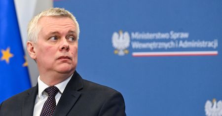 Siemoniak o Nawrockim. "ABW powinna sprawdzić"