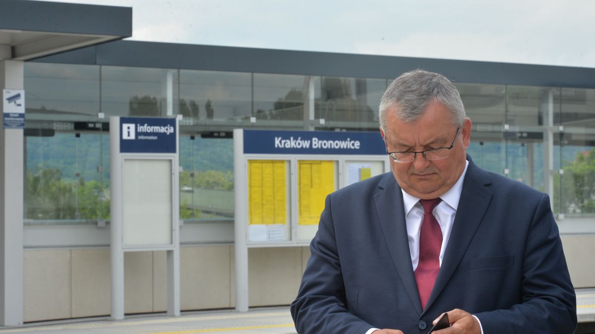 "W 2023 r. pojedziemy koleją z prędkością do 250 km/h". Minister nie ma wątpliwości