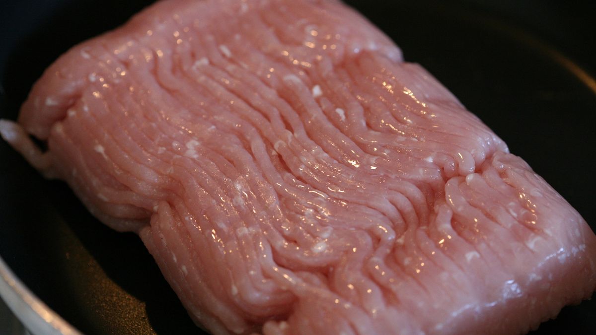 Surowe mięso mielone z indyka (85% mięsa, 15% tłuszczu)