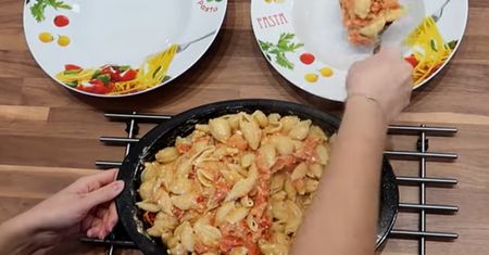 Przepis na makaron z TikToka. Cały świat oszalał na jego punkcie