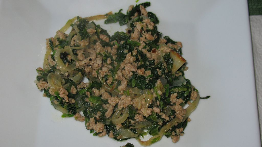 Mięso mielone z indyka (85% mięsa, 15% tłuszczu) opiekane na patelni na krucho