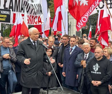 Posłowie PiS niezadowoleni z wiecu w czasie powodzi. "Ten spęd trzeba było przełożyć"