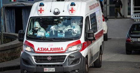 Włochy. Mafia zakazała karetkom używania syren. Za bardzo przypominają policję