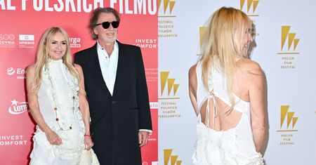 Monika Olejnik odsłania ramiona i plecy w białej kreacji na czerwonym dywanie w Gdyni (ZDJĘCIA)