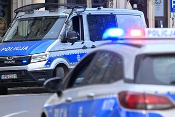 Horror na przejeździe kolejowym. Samochód wjechał pod pędzący pociąg