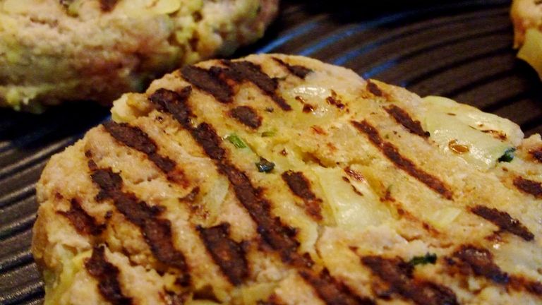 Opiekane burgery z indyka (85% mięsa, 15% tłuszczu)