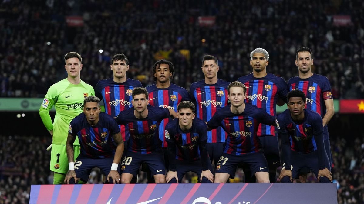 Zdjęcie okładkowe artykułu: Getty Images / Jose Breton/Pics Action/NurPhoto  / Na zdjęciu: piłkarze FC Barcelony