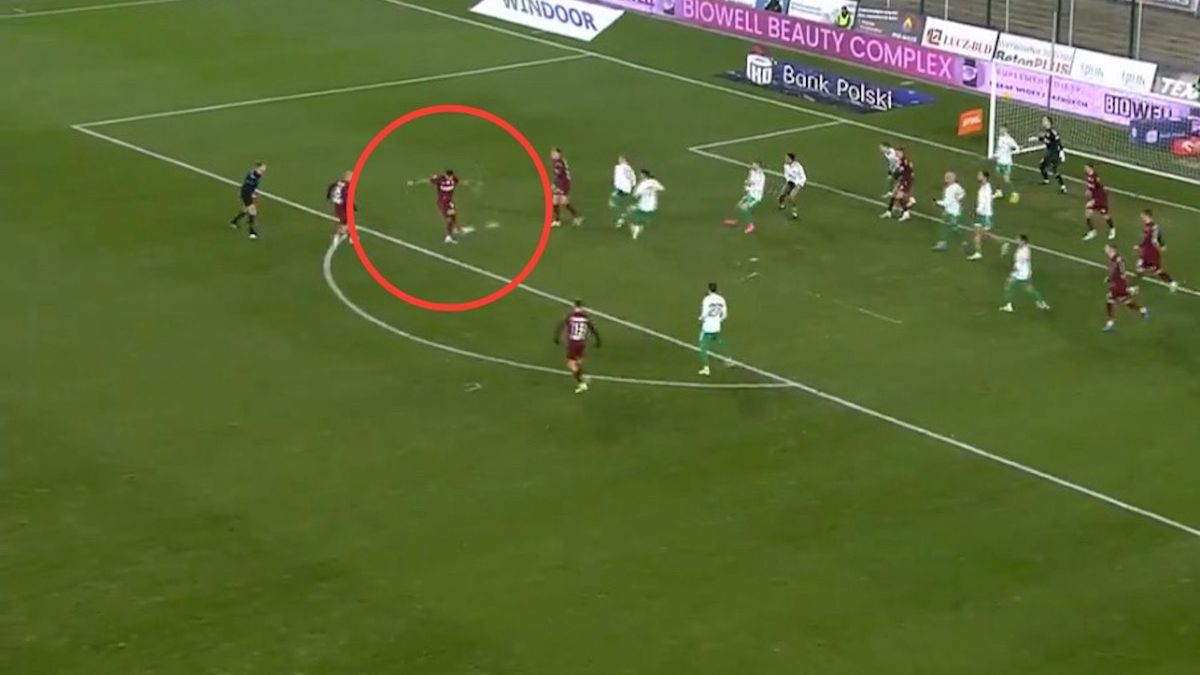 Twitter / Canal+ Sport / 13. gol Erika Exposito w tym sezonie