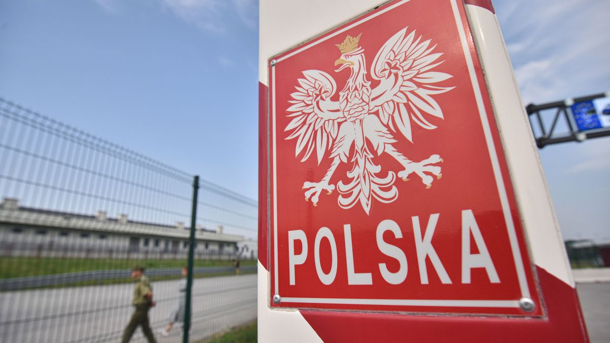 KRAKOVETS, UKRAINE - 2022/08/16: A border post with an image of the Eagle (coat of arms of Poland) and the inscription Poland at the checkpoint of the Ukrainian-Polish border "Krakovets - Korchova" near the village of Krakovets in the Lviv region. After the reconstruction began in June, the checkpoint "Krakovets" on the Ukrainian side of the Ukrainian-Polish border became fully operational. It was equipped with new lanes for cars and an increased number of lanes for trucks. Pavilions were also created for the customs and passport control of bus passengers. The reconstruction was carried out as part of the "Open Border" project paid for by the Polish government. (Photo by Pavlo Palamarchuk/SOPA Images/LightRocket via Getty Images)