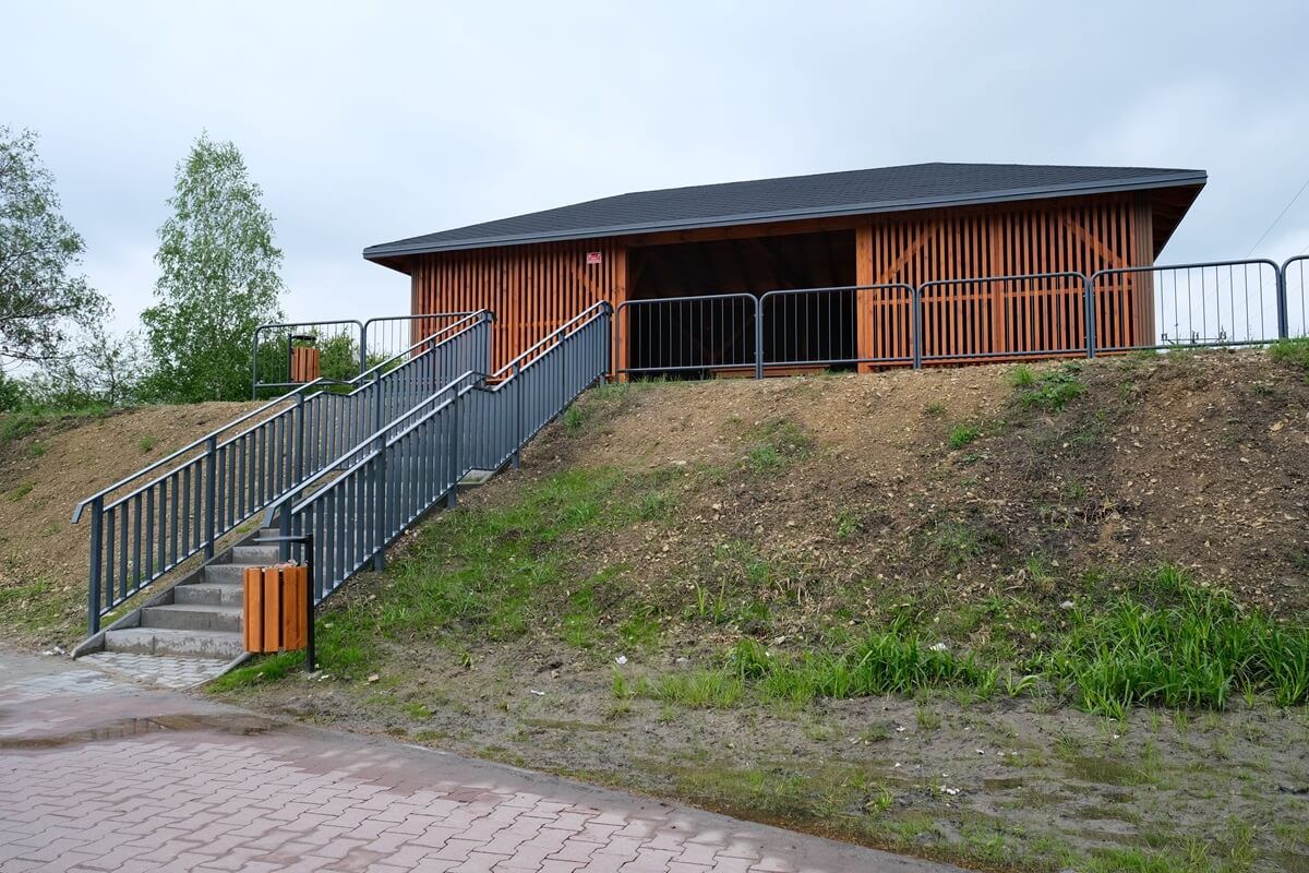 Wandalizm nad Zalewem Zemborzyckim. Policjanci zatrzymali dwóch 15-latków na gorącym uczynku