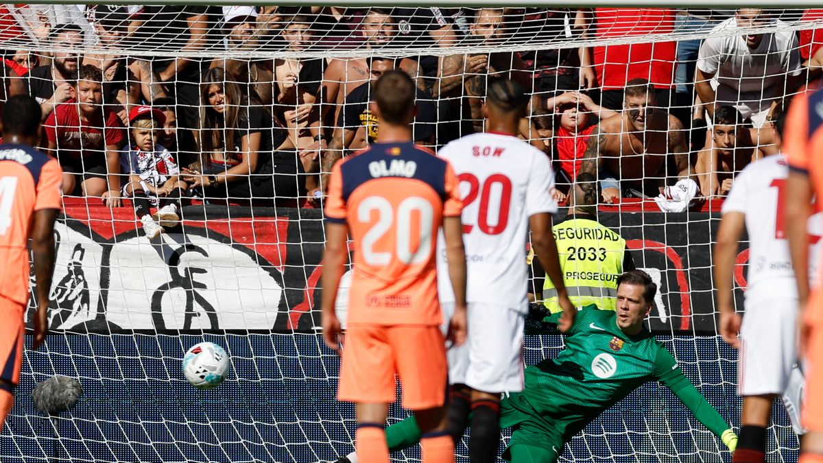 PAP/EPA / JULIO MUNOZ / Na zdjęciu: Wojciech Szczęsny doznał pierwszej porażki w La Lidze