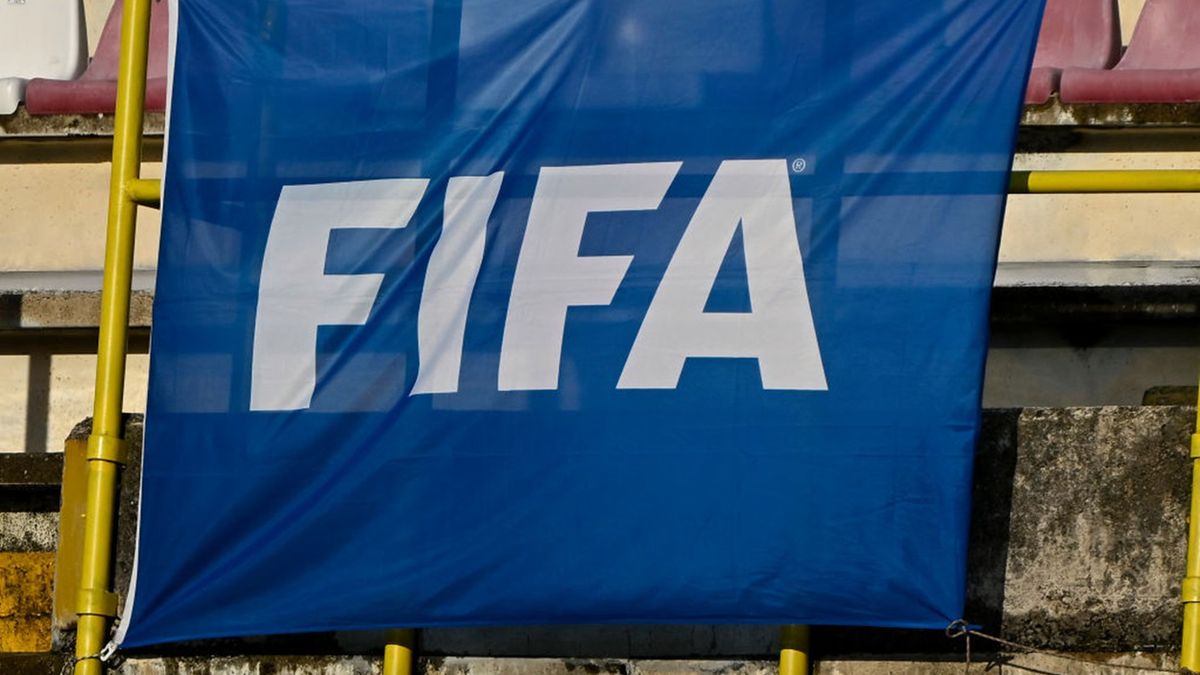 Zdjęcie okładkowe artykułu: Getty Images / Andrea Staccioli/Insidefoto/LightRocket / Na zdjęciu: flaga FIFA