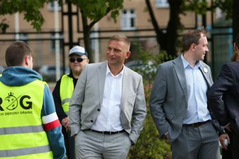 Nowe zarzuty dla Bąkiewicza. Prokuratura rozszerza oskarżenia