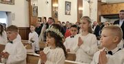 Pierwsza Komunia Święta dzieci ze Szkoły Podstawowej numer 25 w Radomiu. Piękna uroczystość w parafii Bożego Miłosierdzia. Zobacz zdjęcia