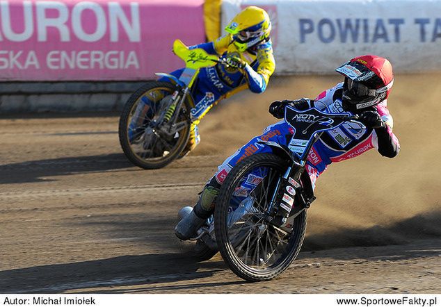 Janusz Kołodziej (czerwony kask) i Krzysztof Kasprzak (żółty kask) podczas sezonu zasadniczego