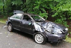 Dramatyczny wypadek w Trześni. 23-latek wypadł z samochodu