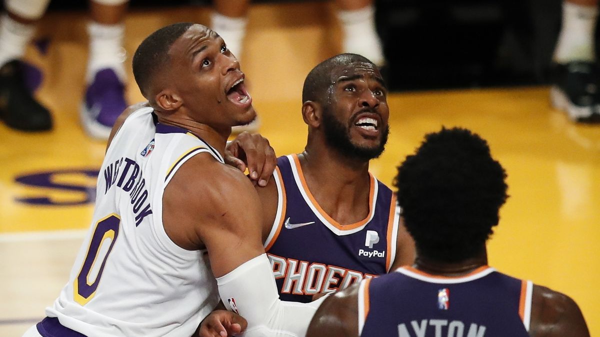 PAP/EPA / CAROLINE BREHMAN / Na zdjęciu: Russell Westbrook (z lewej) i Chris Paul