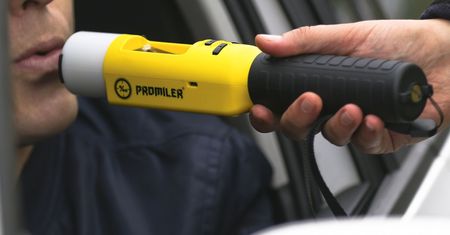 Co grozi za jazdę autem po alkoholu? Utrata prawa jazdy to najmniejsze zmartwienie