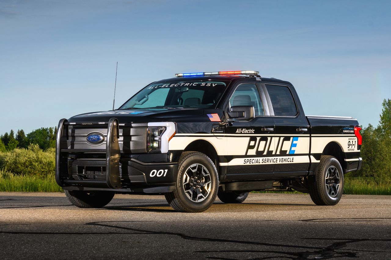 Ford przedstawia pierwszego w USA całkowicie elektrycznego pick-upa dla policji: F-150 Lightning Pro SSV