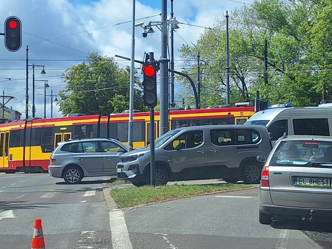 uderzenie w słup trakcyjny