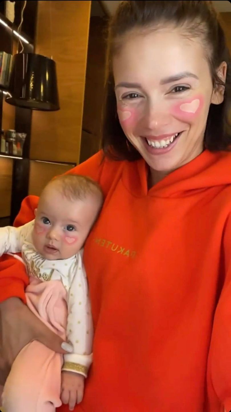 Klaudia Halejcio świętuje fakt, że 4 miesiące temu została mamą