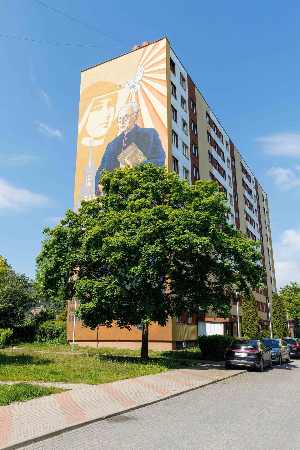 Mural z księdzem Michałem Sopocko na osiedlu Białostoczek