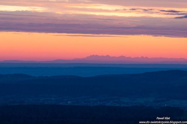Tatry ze wzniesienia Ostra w Górach Świętokrzyskich. 