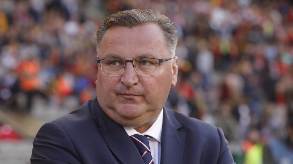 PAP/EPA / STEPHANIE LECOCQ / Na zdjęciu: Czesław Michniewicz