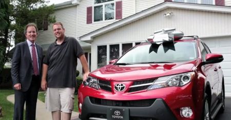 Toyota uszczęśliwia 50-milionowego klienta [wideo]