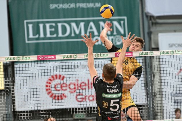 Na zdjęciu: Marcin Kania w bloku (fot. PlusLiga/Paweł Piotrowski)