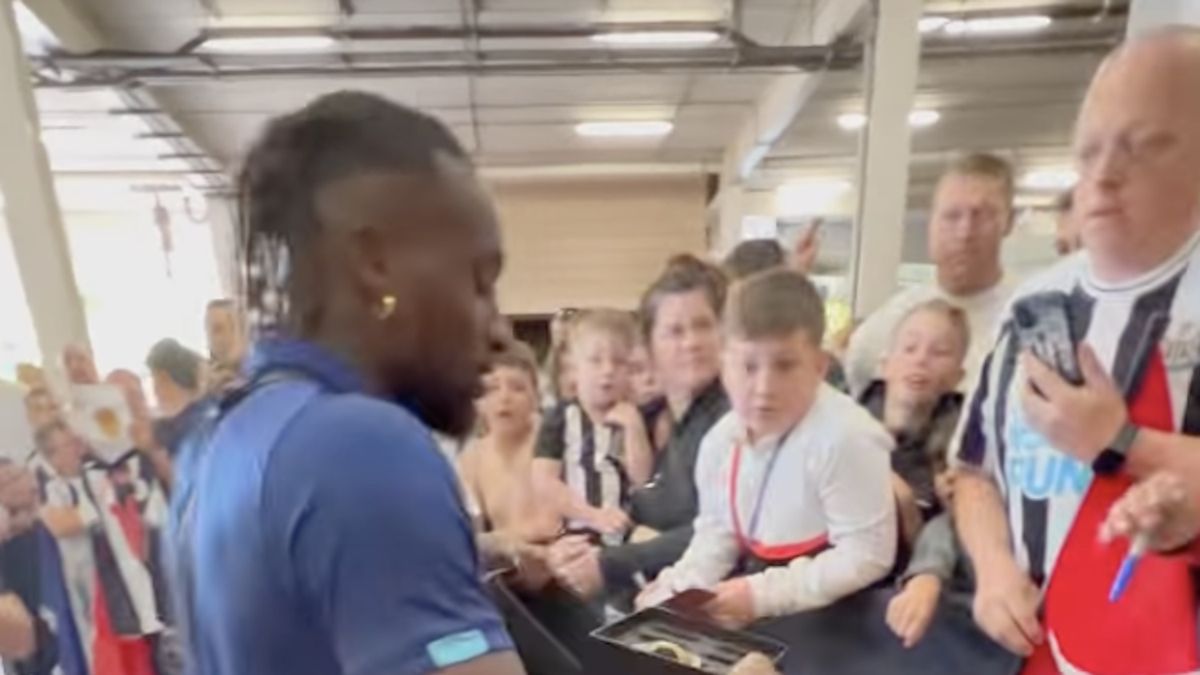 Allan Saint-Maximin dał kibicowi drogi prezent