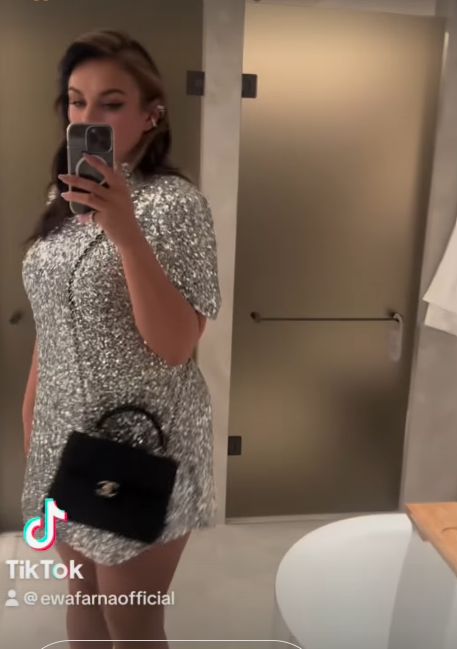 Ewa Farna w srebrnej mini