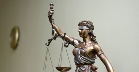 Pedofil wykorzystał własną wnuczkę. Dostał wyjątkowo niski wyrok