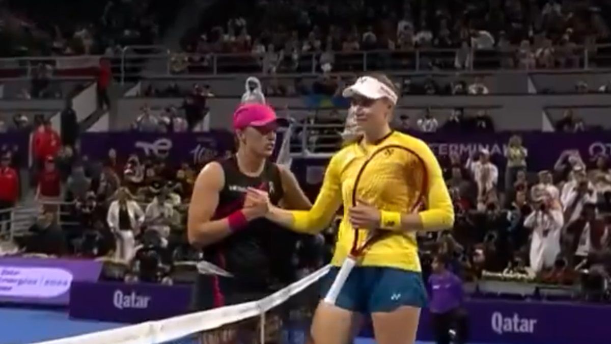 Twitter / WTA / Na zdjęciu: Iga Świątek i Jelena Rybakina