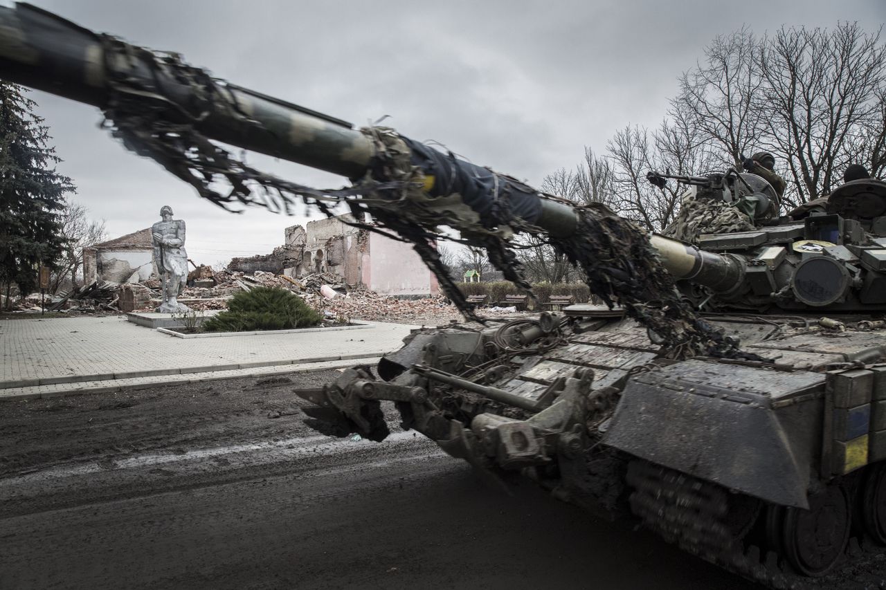 'There are no more children' in Avdiivka, as the assault continues