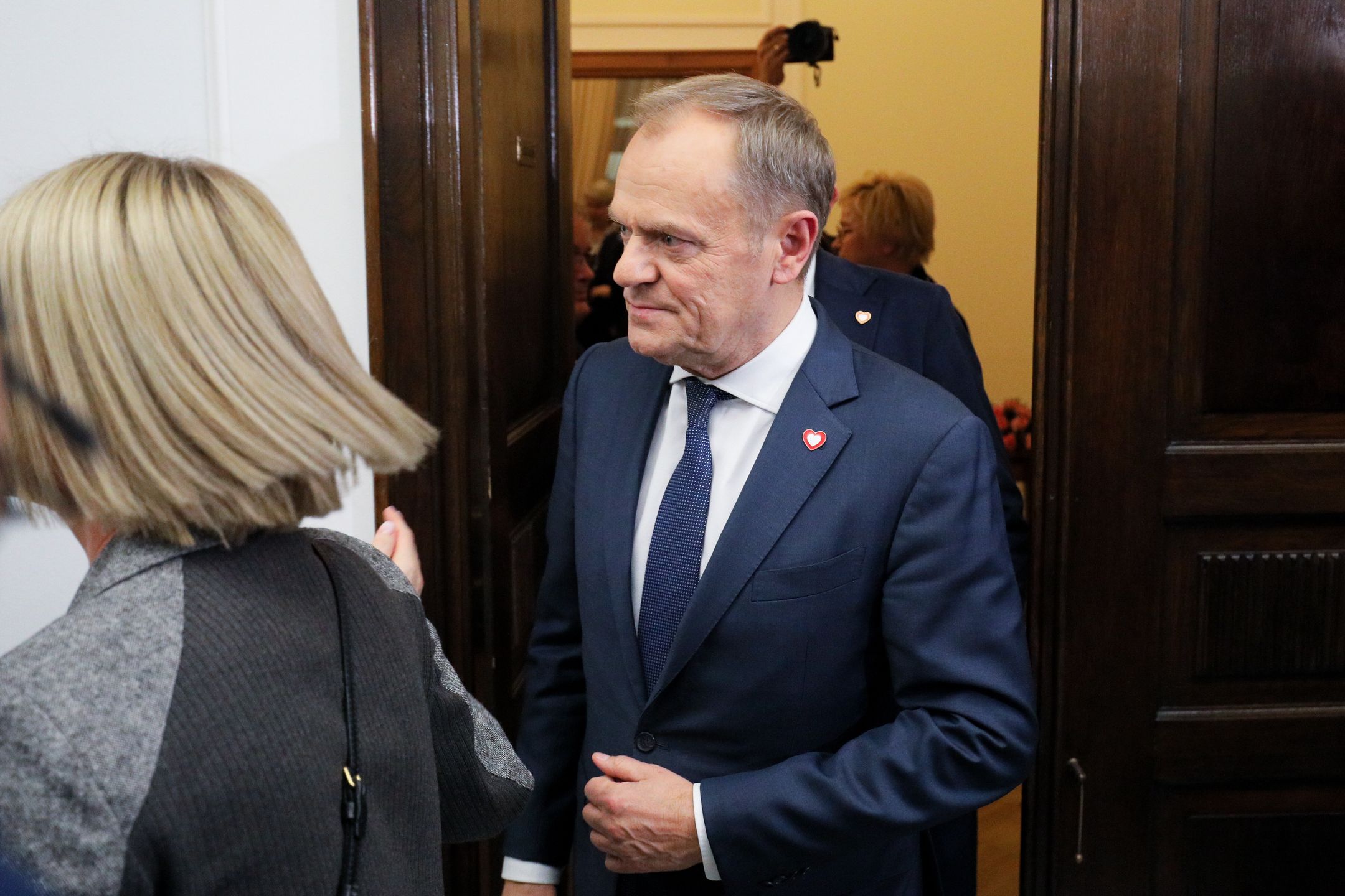 Warszawa, 11.12.2023. Premier Donald Tusk wychodzi po spotkaniu z prezydentem RP Andrzejem Dudą w Sejmie w Warszawie, 11 bm. (mr) PAP/Paweł Supernak