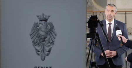 "Poleciały głowy". Marek Pęk o decyzji Senatu