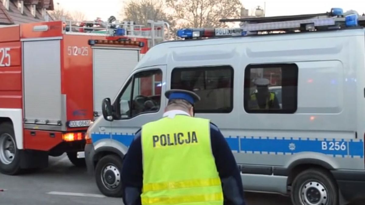 Policja i straż pożarna w akcji. Zdjęcie ilustracyjne.