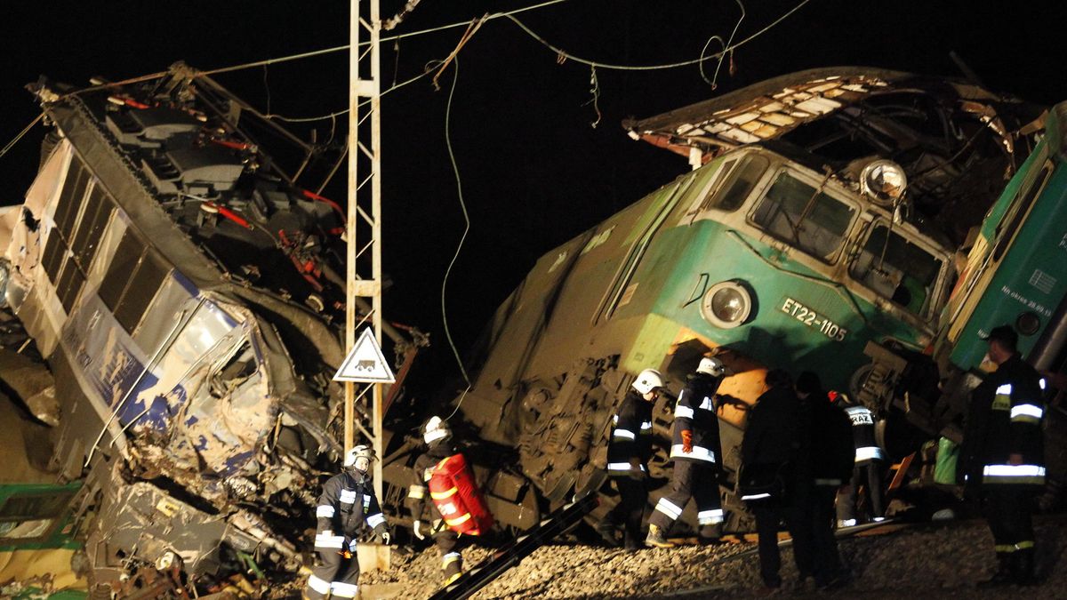 Noc z 3 na 4 marca 2012 r. Akcja ratunkowa po zderzeniu czołowym dwóch pociągów pod Szczekocinami koło Zawiercia.