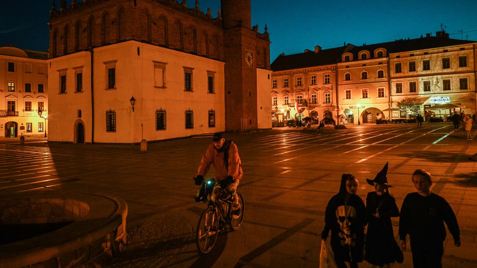 TARNOW, POLAND - OCTOBER 31 : People walk on a pedestrian street with street lamps at the old town on October 31, 2022 in Tarnow, Poland. With winter arriving in the following months and the increase of energy prices due to the Russian war on Ukraine, city authorities of the southern Polish city, Tarnow, have decided to replace more than 700 Old bulbs from the street lamps with LED ones. City authorities estimate that the installation of modern LED lighting will save about 150 MWh per year. It was also observed, that several illumination points in the old town are turned off or every second light of a lamp post is turned off. (Photo by Omar Marques/Anadolu Agency via Getty Images)