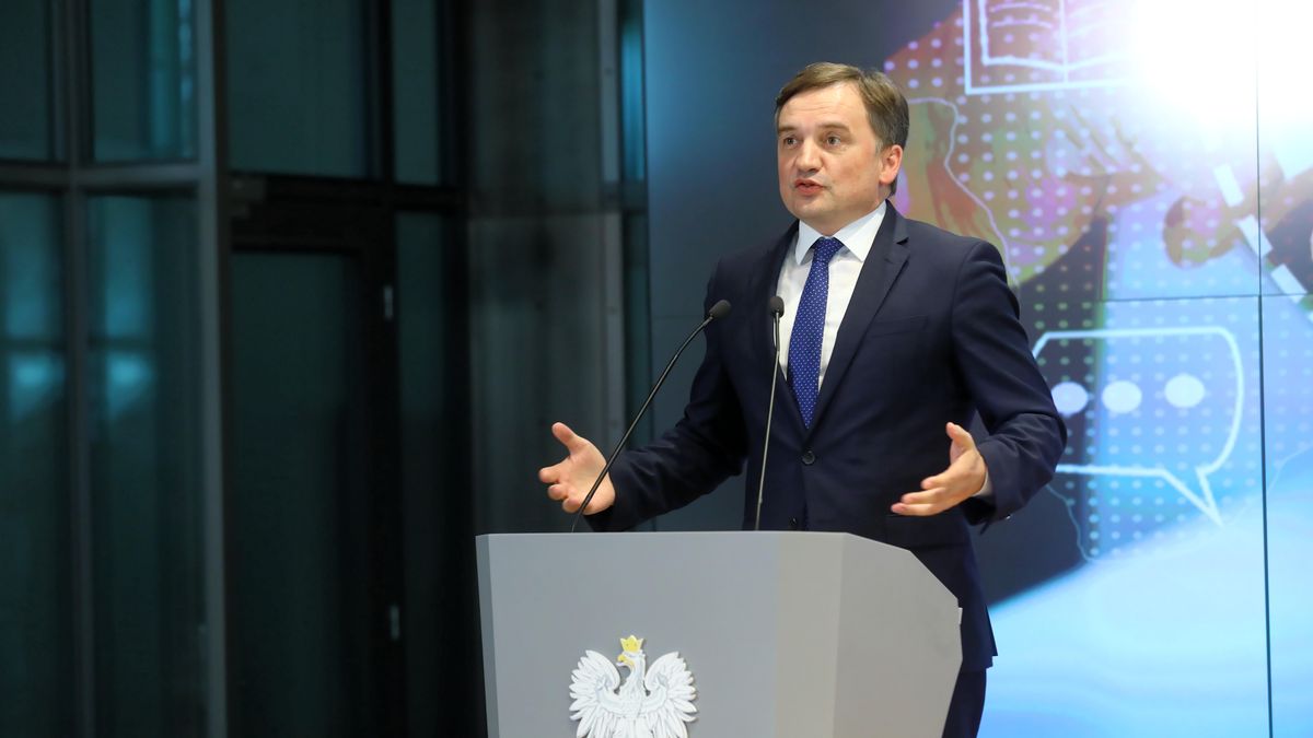 Warszawa, 05.07.2021. Minister sprawiedliwości, prokurator generalny Zbigniew Ziobro podczas konferencji prasowej, 5 bm. w budynku Giełdy Papierów Wartościowych w Warszawie. Temat: �Ułatwienia dla przedsiębiorców � szybki i sprawny e-KRS�. (kf) PAP/Rafał Guz