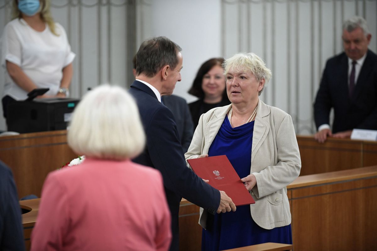Senat podjął uchwałę. Agnieszka Rękas członkiem komisji ds. pedofilii