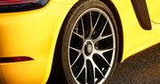 Porsche prosi klientów o zaprzestanie jazdy. Masz takie koła? Mogą odpaść