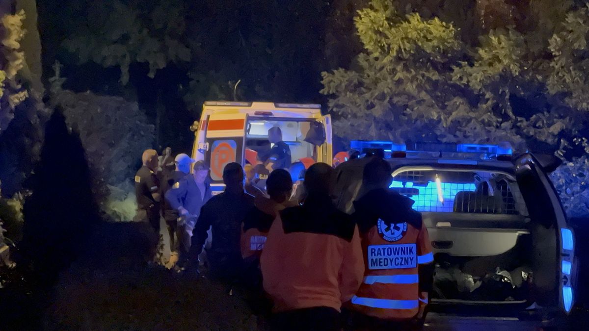 antyterroryści, agresywny mężczyzna, policja Pięć godzin horroru na Bielanach. Wyrzucał różne rzeczy, krzyczał