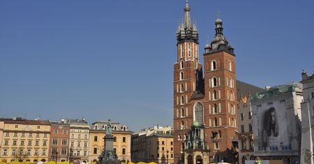 Skandal w Bazylice Mariackiej w Krakowie. Kobieta rozebrała się i opluła księdza